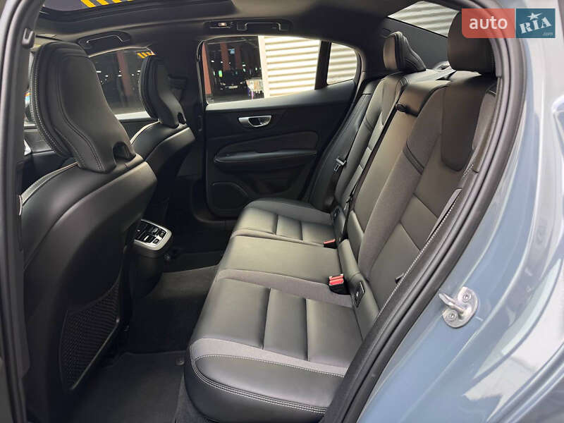 Седан Volvo S60 2023 в Киеве