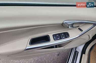 Седан Volvo S60 2015 в 