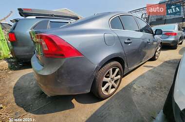 Седан Volvo S60 2015 в 