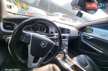 Седан Volvo S60 2015 в 