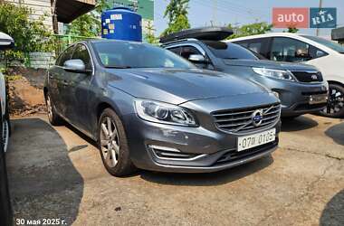 Седан Volvo S60 2015 в 