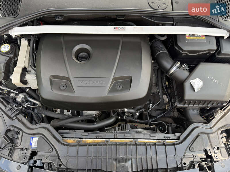 Седан Volvo S60 2015 в Львове