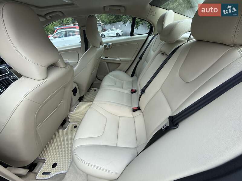 Седан Volvo S60 2015 в Києві