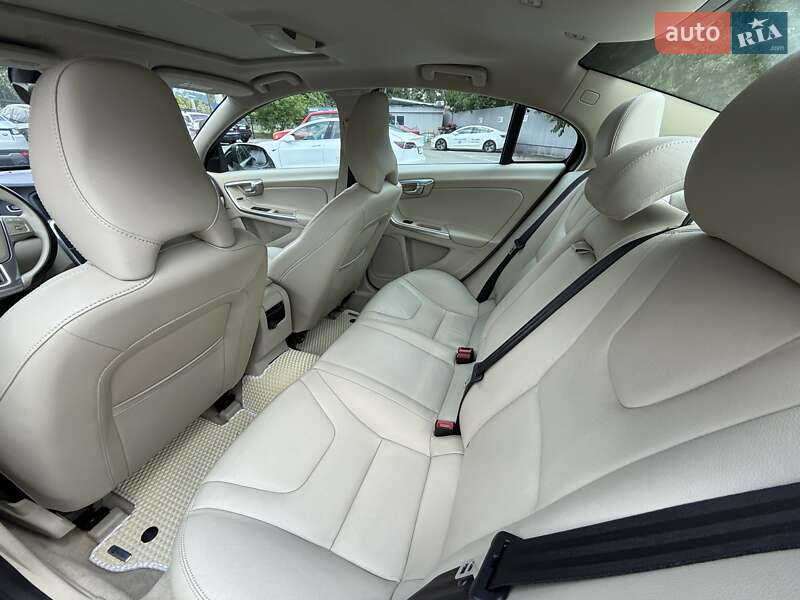Седан Volvo S60 2015 в Києві