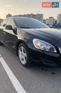 Седан Volvo S60 2012 в 
