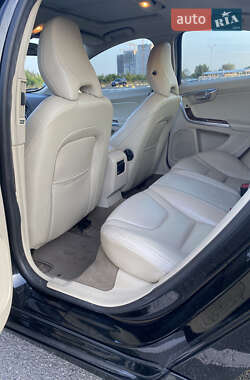 Седан Volvo S60 2012 в 