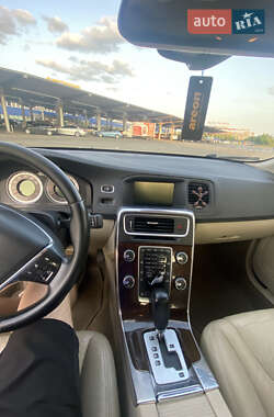 Седан Volvo S60 2012 в 