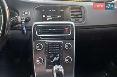 Седан Volvo S60 2015 в 
