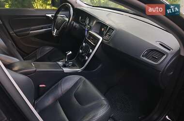 Седан Volvo S60 2015 в 
