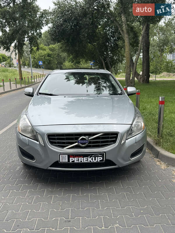 Седан Volvo S60 2012 в Киеве