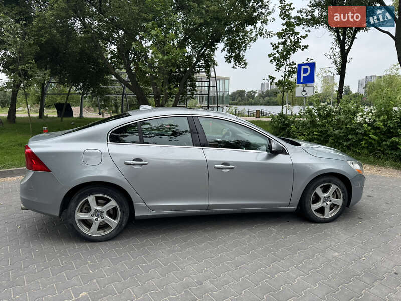 Седан Volvo S60 2012 в Киеве