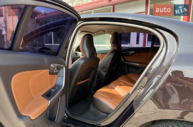 Седан Volvo S60 2012 в 