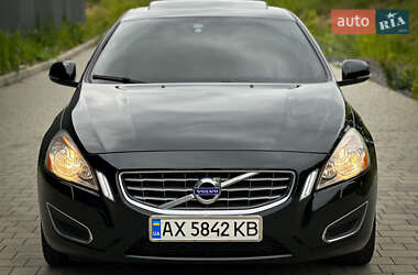 Седан Volvo S60 2013 в 