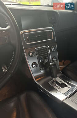 Седан Volvo S60 2012 в 