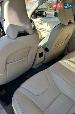 Седан Volvo S60 2012 в 