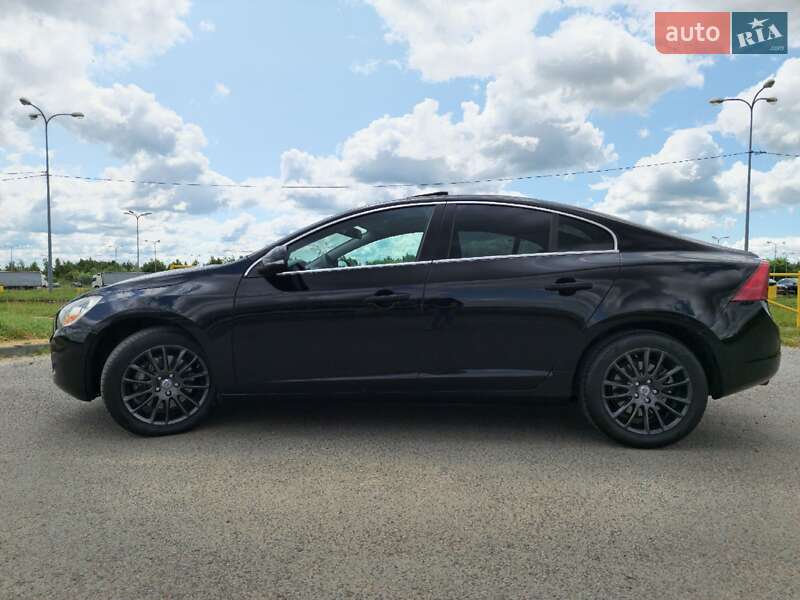 Седан Volvo S60 2012 в Львове