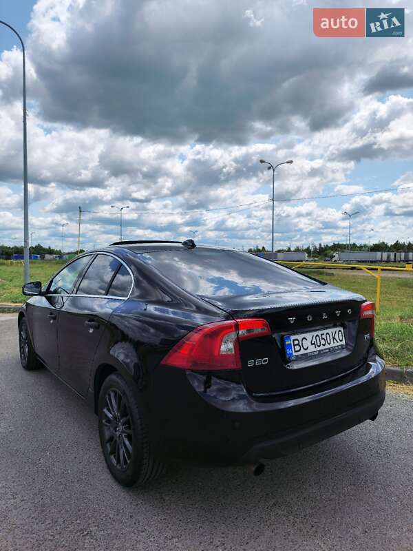 Седан Volvo S60 2012 в Львове