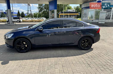 Седан Volvo S60 2012 в 
