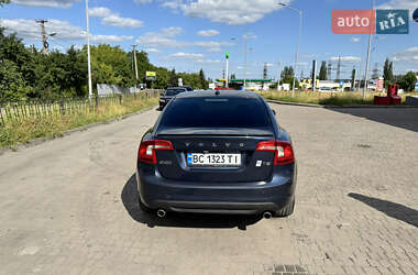 Седан Volvo S60 2012 в 