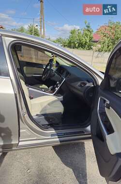 Седан Volvo S60 2016 в 