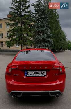 Седан Volvo S60 2012 в 