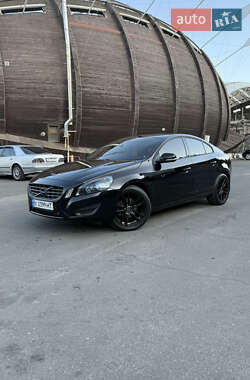 Седан Volvo S60 2010 в 