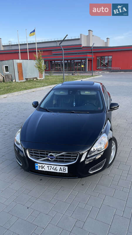 Седан Volvo S60 2013 в Ровно