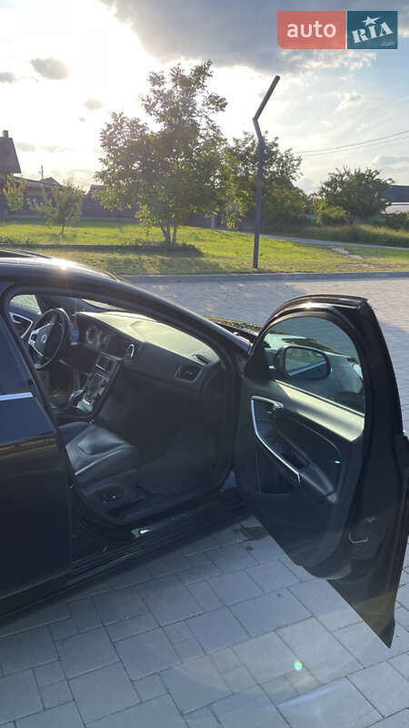 Седан Volvo S60 2013 в Ровно