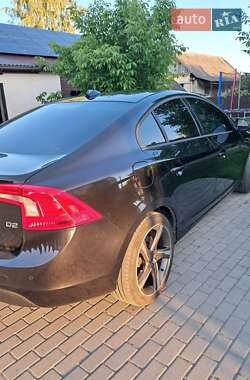Седан Volvo S60 2012 в 