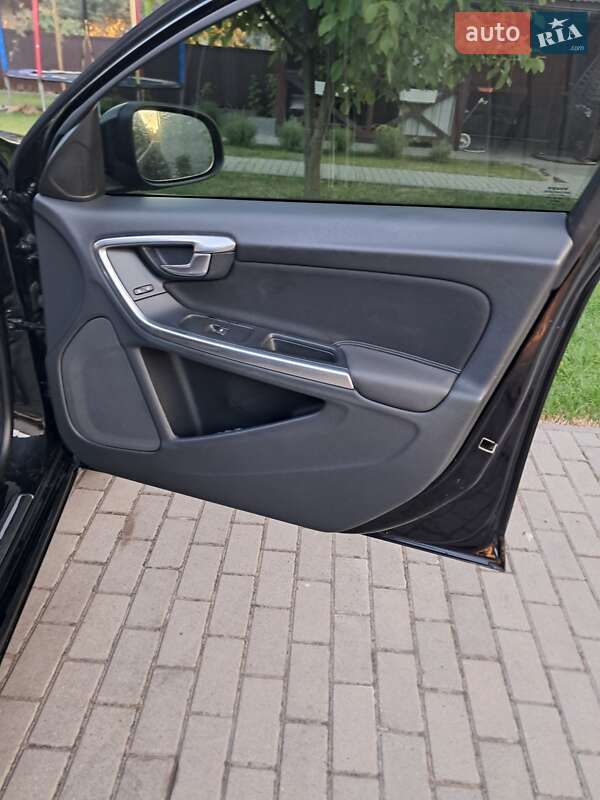 Седан Volvo S60 2012 в Львове