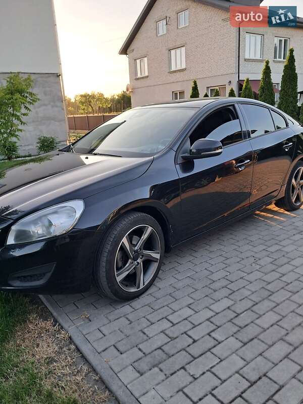 Седан Volvo S60 2012 в Львове