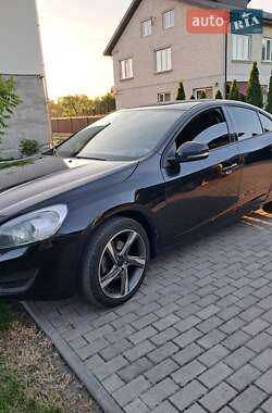 Седан Volvo S60 2012 в 