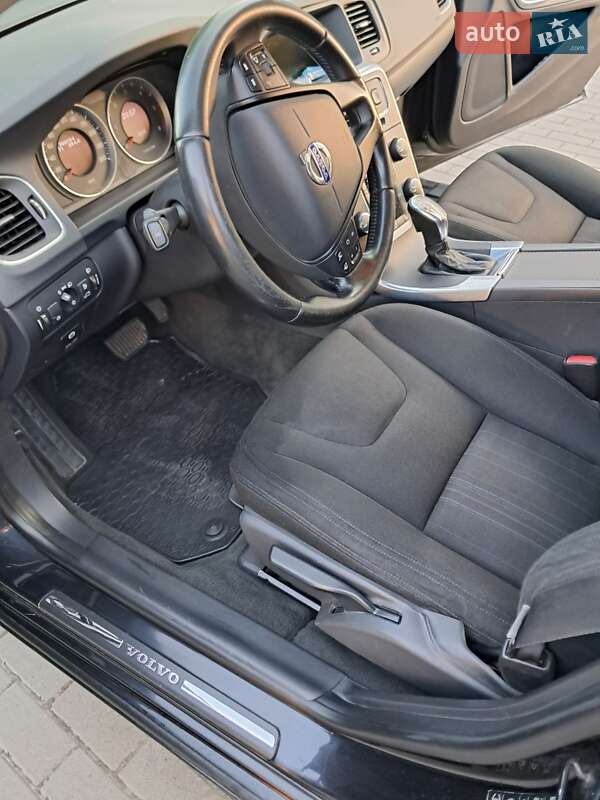 Седан Volvo S60 2012 в Львове