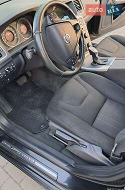 Седан Volvo S60 2012 в 