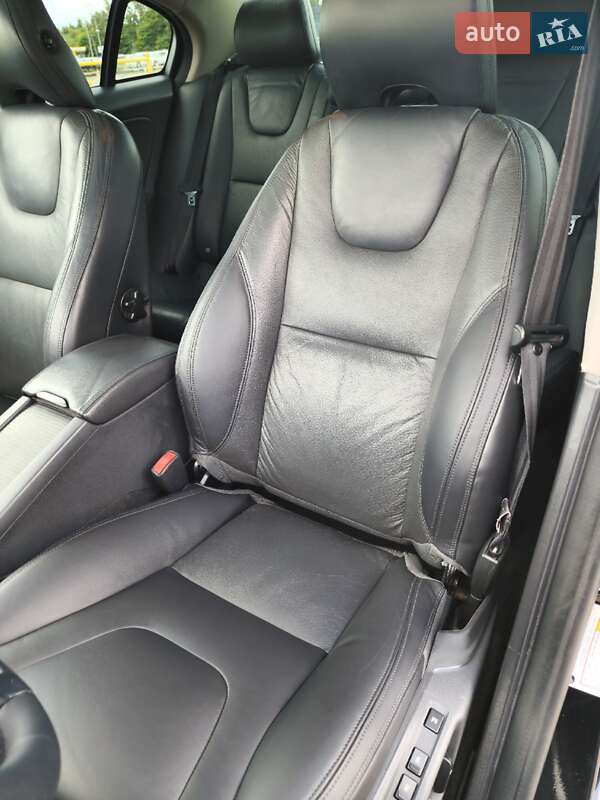 Седан Volvo S60 2012 в Львове