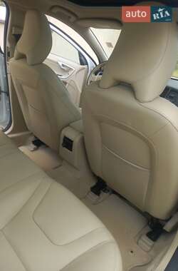 Седан Volvo S60 2015 в 