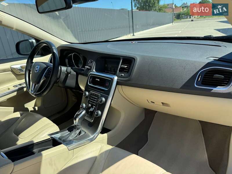 Седан Volvo S60 2013 в Луцке