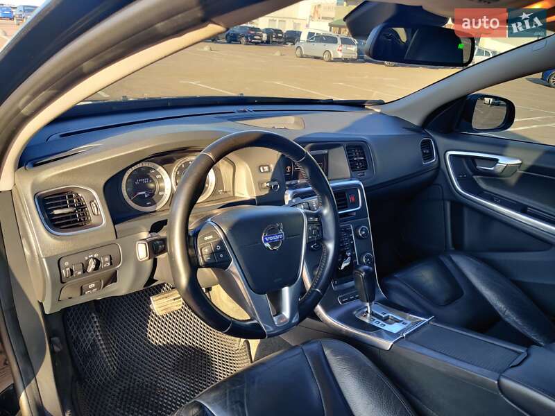 Седан Volvo S60 2011 в Житомире