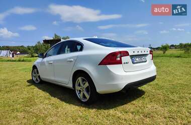Седан Volvo S60 2012 в 
