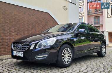 Седан Volvo S60 2012 в 