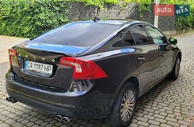 Седан Volvo S60 2012 в 