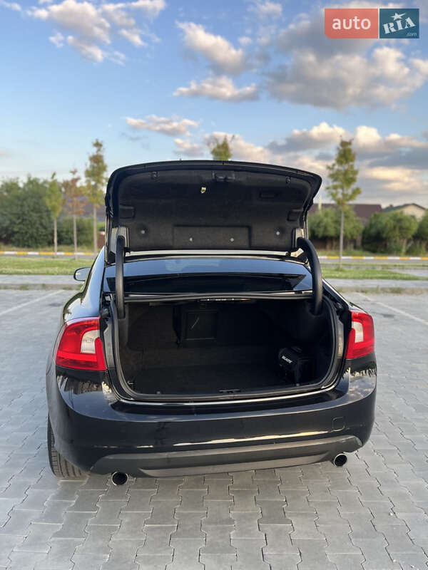 Седан Volvo S60 2012 в Ірпені