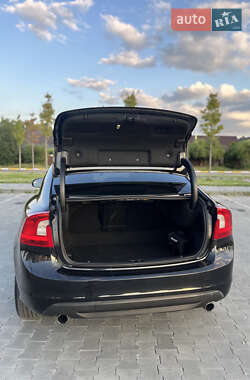 Седан Volvo S60 2012 в 