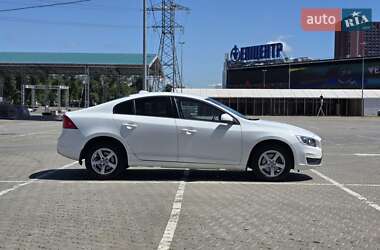 Седан Volvo S60 2015 в 