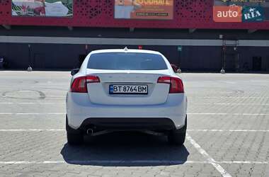 Седан Volvo S60 2015 в 