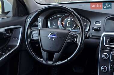 Седан Volvo S60 2015 в 