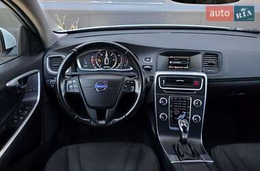 Седан Volvo S60 2015 в 