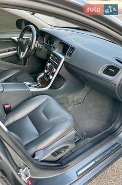 Седан Volvo S60 2016 в 