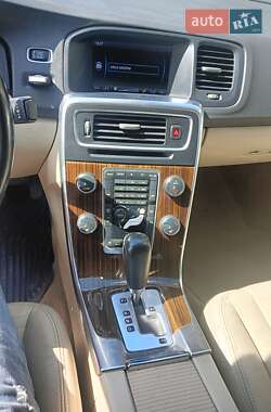 Седан Volvo S60 2011 в 