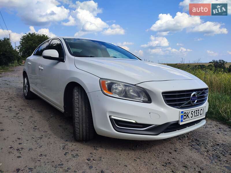 Седан Volvo S60 2015 в 